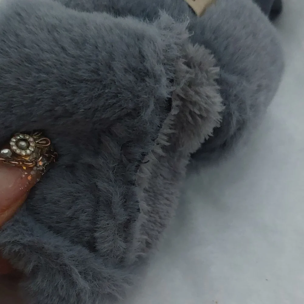 Women's UGG Gray One Size Gloves & Mittens - Picture 5 of 6